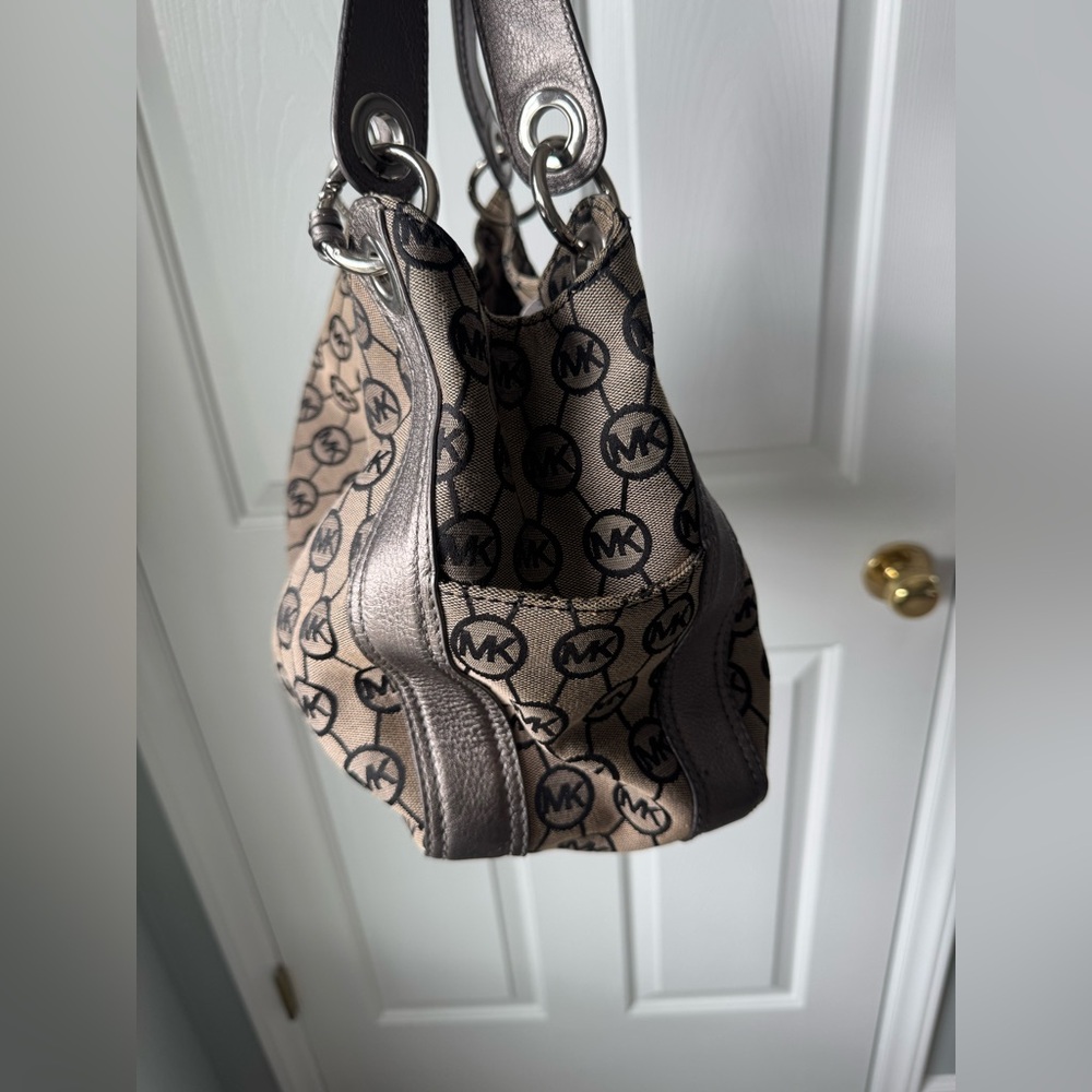 Michael Kors monogrammed shoulder hobo bag - Picture 9 of 12